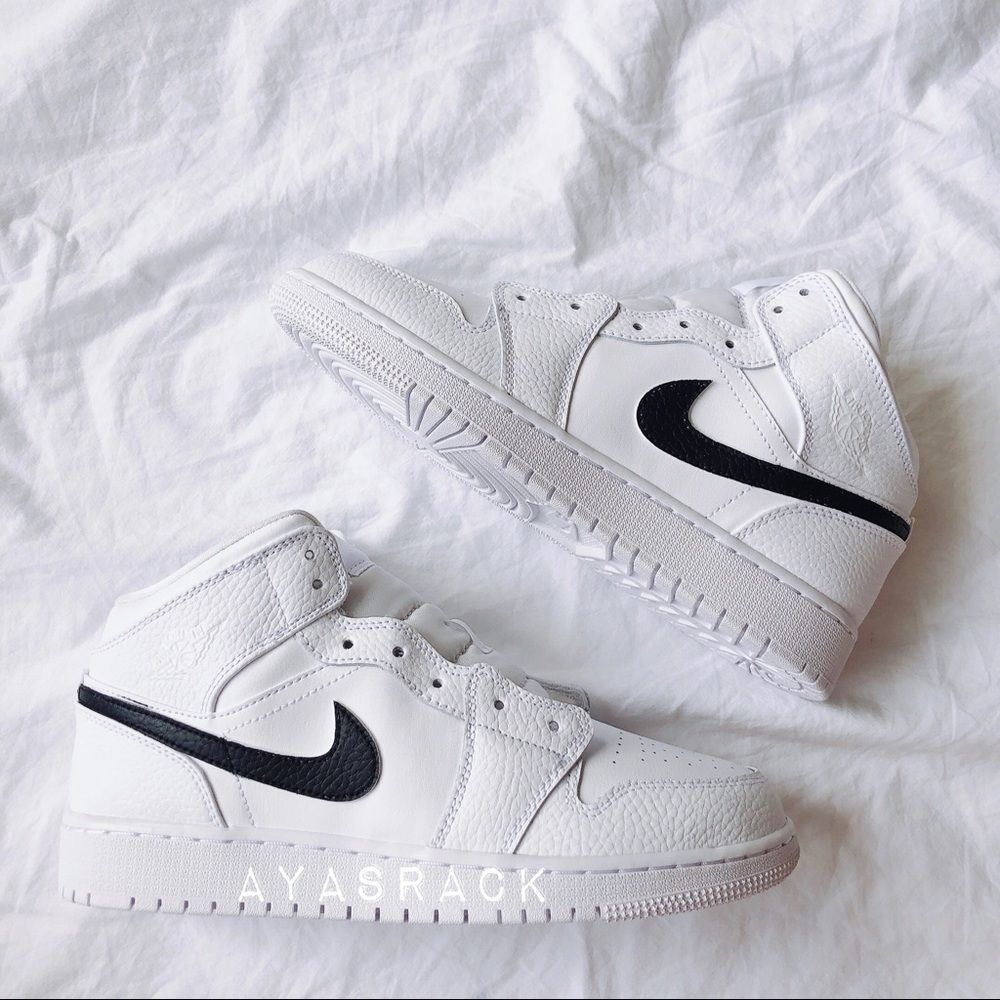 Custom painted  Air jordan 1 mid